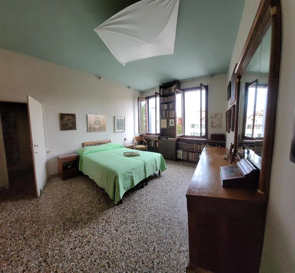 Casa Calle Renier Venice